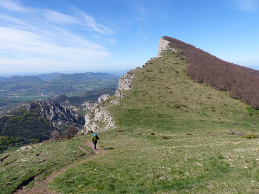 Hiking on Les Trois Becs &copy;trekkinginthealpsandprovence.com