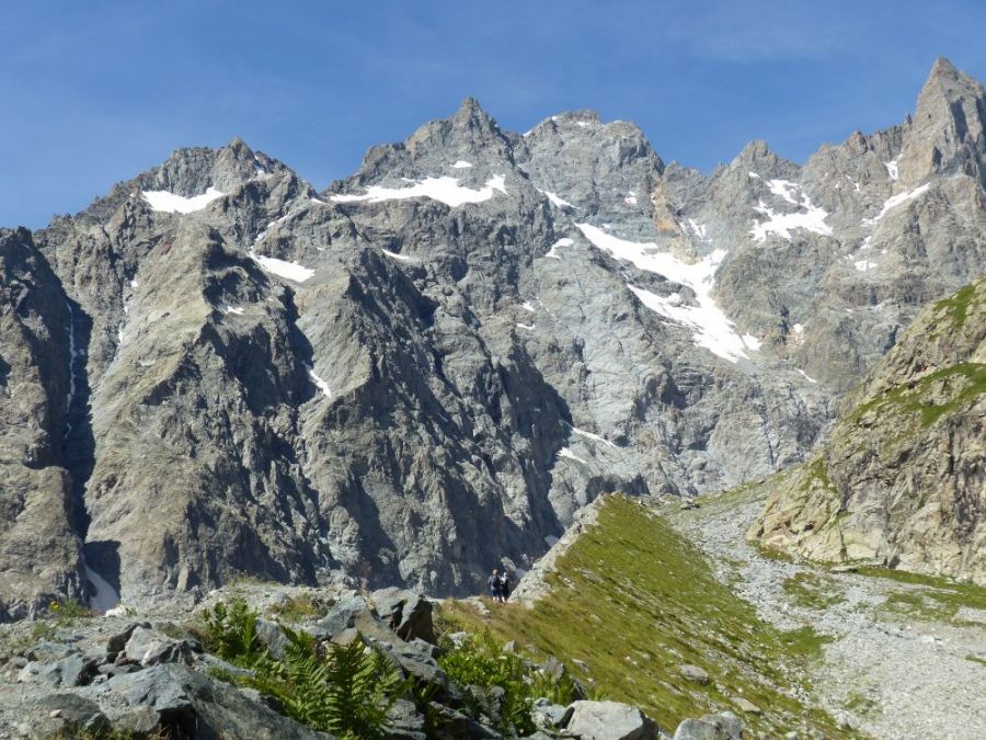 Hiking in the Ecrins &copy;trekkinginthealpsandprovence.com